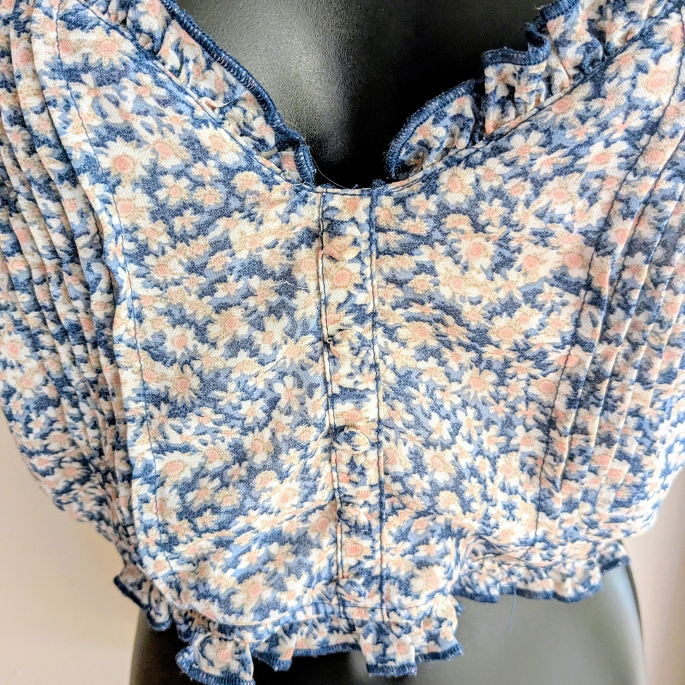 Floral Ruffle Crop Top - Picture 3 of 6